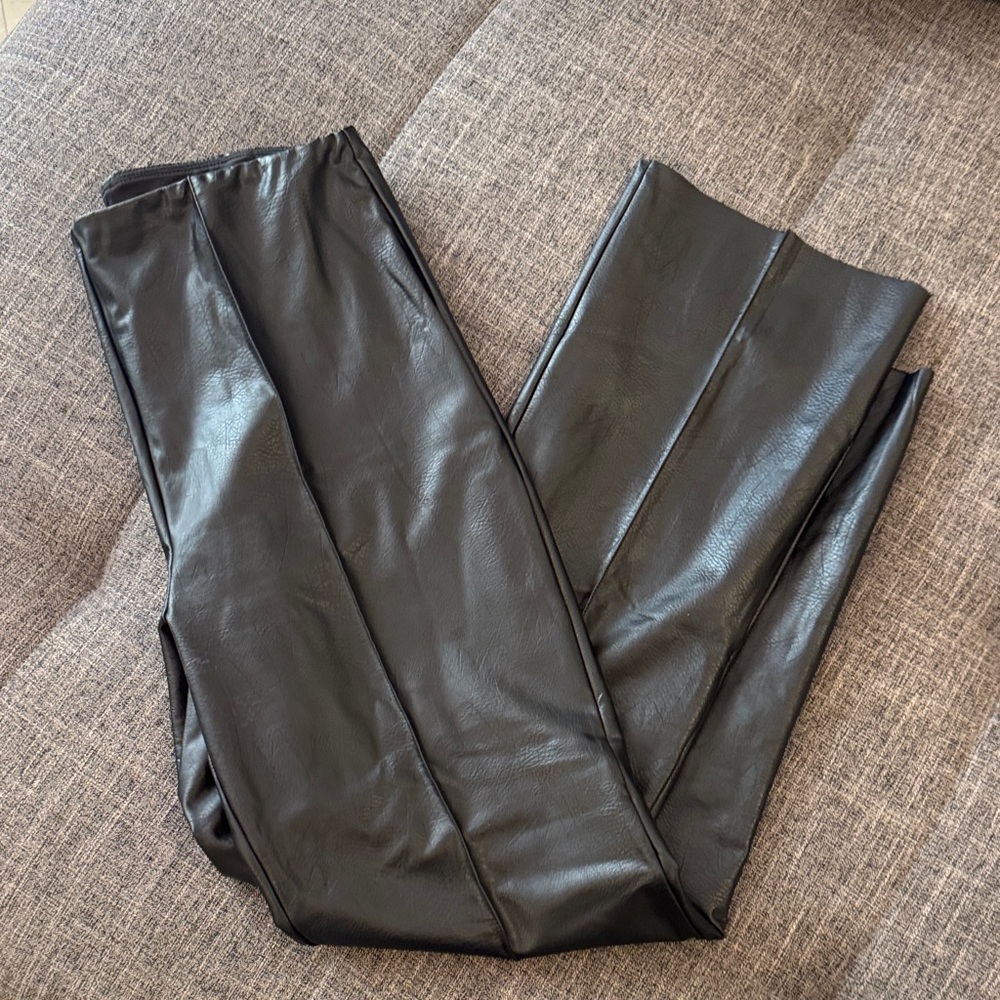 Lysse New York Women’s Black Faux Leather Dress Pants- Medium